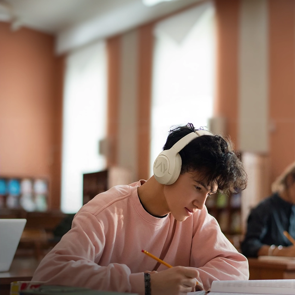 Man wears Haylou S30 in the library